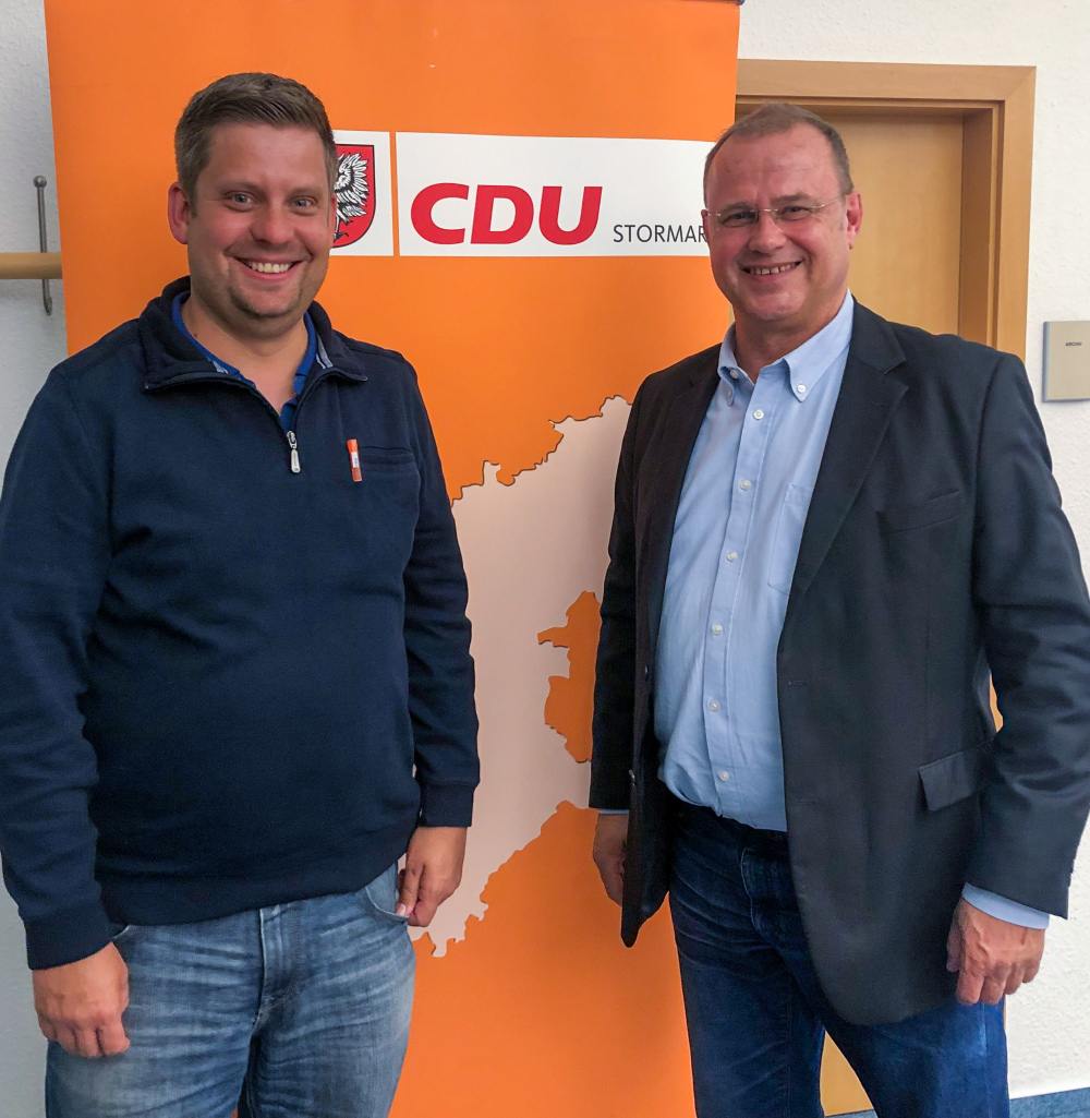 Ortsvorsitzender Nils Meyer mit dem CDU-Landtagsabgeordneten Claus Christian Claussen